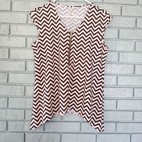 Tacera chevron zip up top size small - Picture 1 of 5